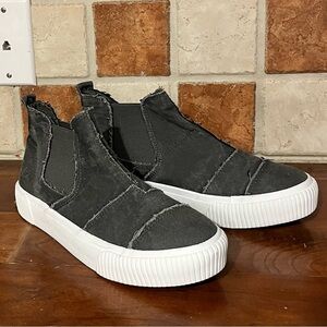 NWOB blowfish distressed ankle boot sneaker 8.5